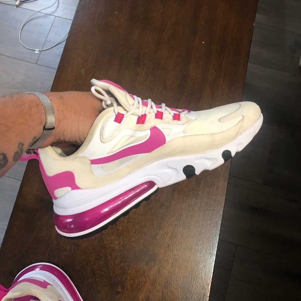 Women’s Nike Air Max 270 React ‘Fire Pink Cream size 10.5 - Picture 3 of 7